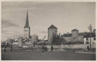 [Tallinn : Tornide väljak]